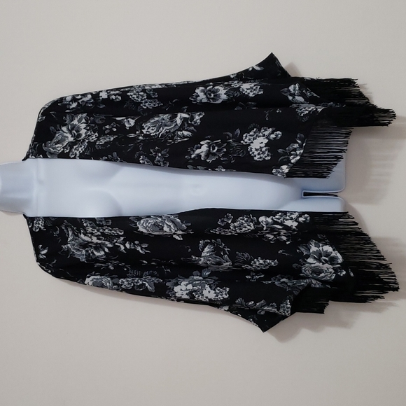 Jules & Jim Floral Print Top - Picture 1 of 10